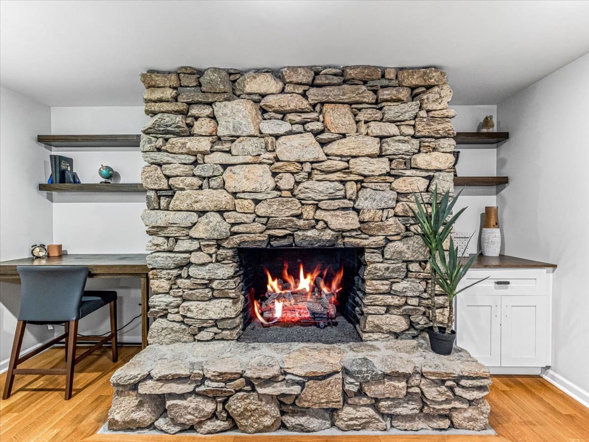 Hendo Haven Family Room Fireplace